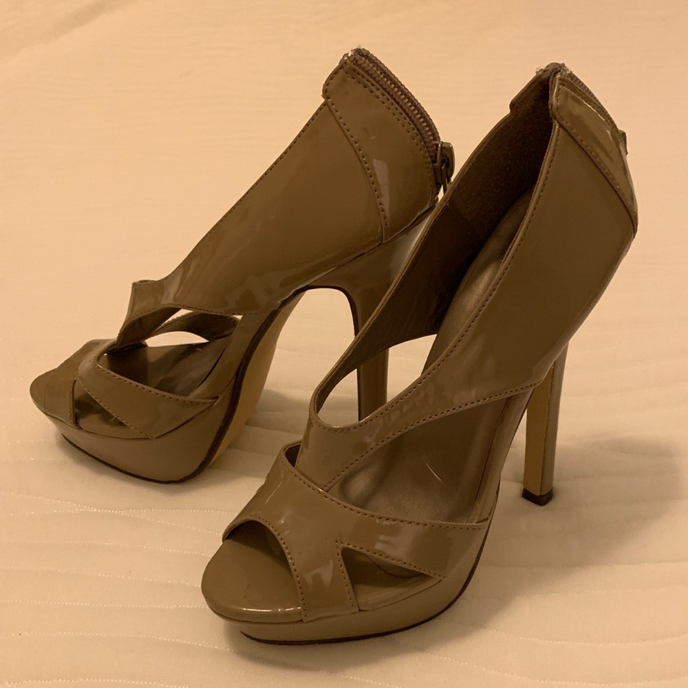 SALE Forever 21 Nude Platform heels that zip